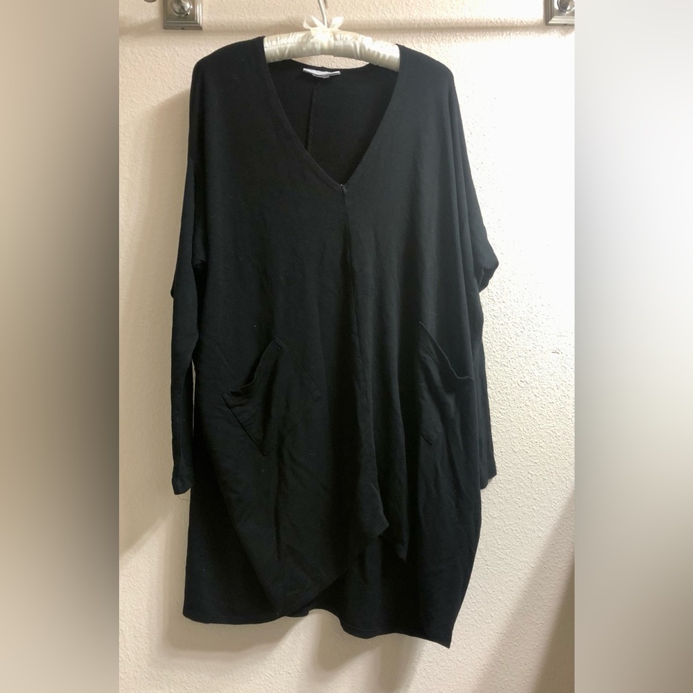 bryn Walker Black V-Neck Oversized Tunic with Pockets